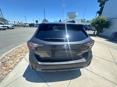 Certified 2022 Subaru Outback Premium AWD/4WD image 5