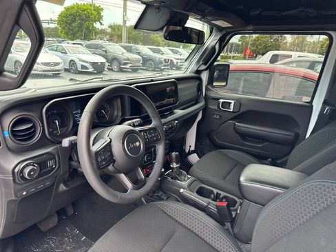 Used 2024 Jeep Wrangler Unlimited Rubicon 4xe AWD/4WD image 36