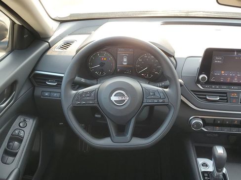 Used 2025 Nissan Altima 2.5 S image 25