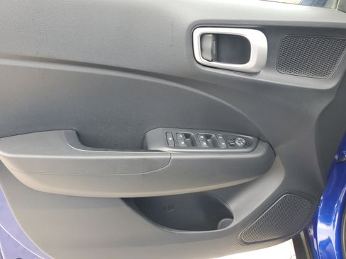 Used 2021 Hyundai Venue SE image 25