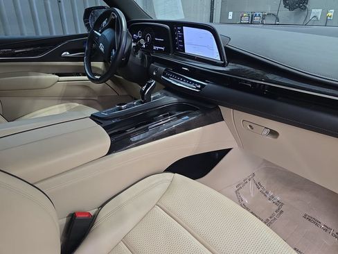 Used 2024 Cadillac Escalade ESV Premium Luxury AWD/4WD image 10