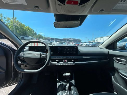 Used 2025 Kia K4 FWD image 28