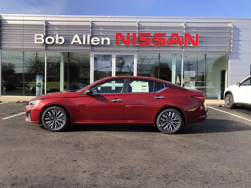 New 2025 Nissan Altima 2.5 SV image 11