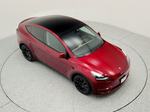 Used 2024 Tesla Model Y Long Range AWD/4WD image 23