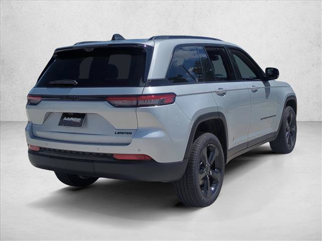 Used 2025 Jeep Grand Cherokee Limited w/ Luxury Tech Group II RWD image 2