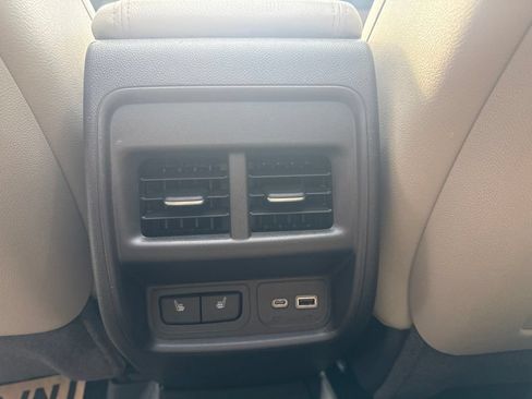 Used 2022 Cadillac XT4 Luxury w/ Cold Weather Package FWD image 18