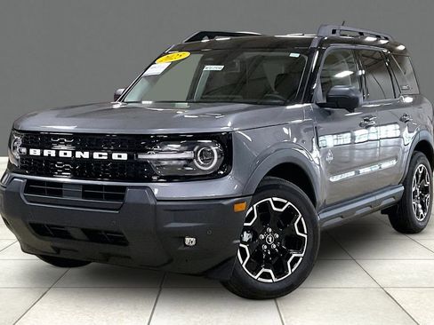 Certified 2025 Ford Bronco Sport Outer Banks w/ Outer Banks Tech Package+ AWD/4WD image 2