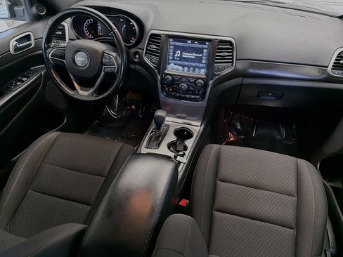 Used 2018 Jeep Grand Cherokee Laredo image 12