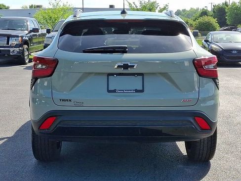 Used 2024 Chevrolet Trax RS w/ Sunroof Package FWD image 8