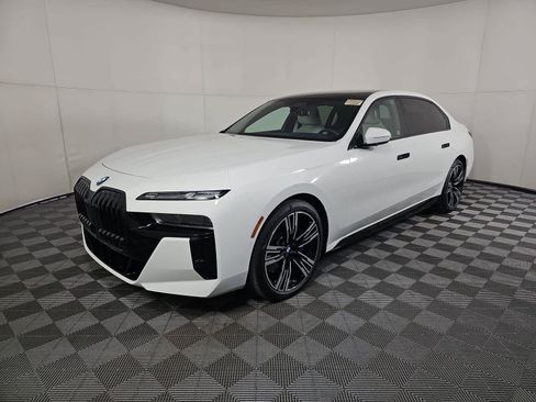 Used 2023 BMW i7 xDrive60 AWD/4WD image 1