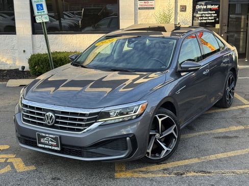 Used 2020 Volkswagen Passat 2.0T R-Line FWD image 2
