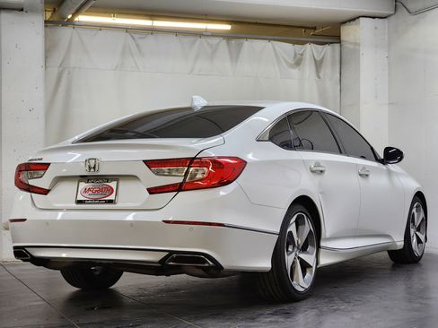 Used 2018 Honda Accord Touring image 5