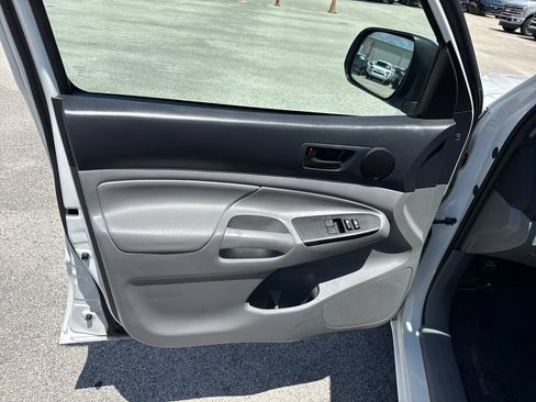 Used 2015 Toyota Tacoma 2WD Access Cab image 10