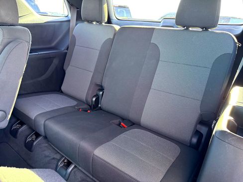 Used 2023 Chevrolet Traverse LT image 15