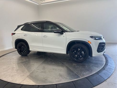 New 2026 Volkswagen Tiguan SE R-Line AWD/4WD image 2