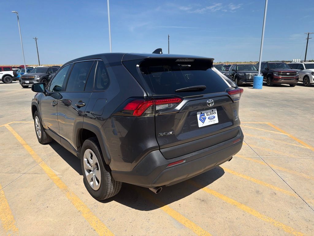 Used 2025 Toyota RAV4 LE AWD/4WD image 5