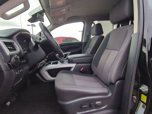 Used 2021 Nissan Titan SV w/ SV Convenience Package image 28