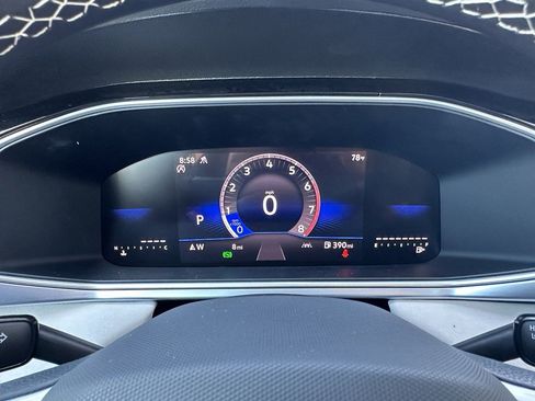 New 2025 Volkswagen Taos SE image 23