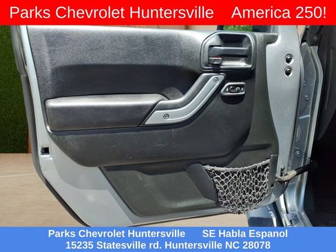 Used 2017 Jeep Wrangler Unlimited Sahara w/ Connectivity Group AWD/4WD image 19