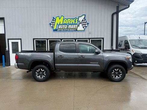 Used 2019 Toyota Tacoma TRD Off-Road AWD/4WD image 7