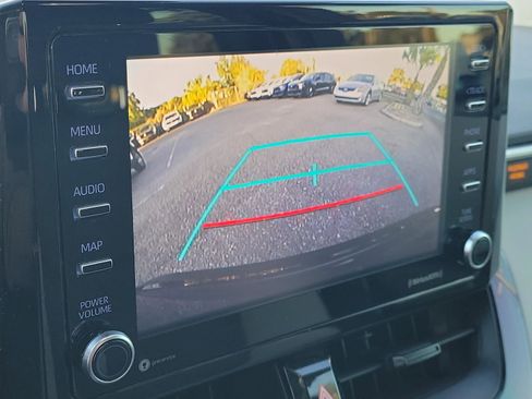 Used 2021 Toyota Corolla LE image 28