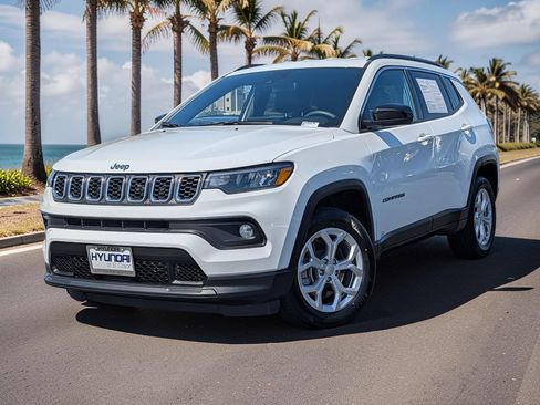 Used 2024 Jeep Compass Latitude AWD/4WD image 2