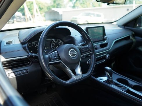 Used 2020 Nissan Altima 2.5 SR w/ Premium Package FWD image 6