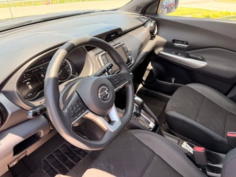 Used 2019 Nissan Kicks SV FWD image 25
