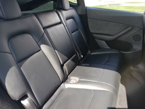 Used 2024 Tesla Model Y Long Range AWD/4WD image 18