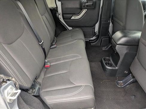 Used 2016 Jeep Wrangler Unlimited Sahara image 17