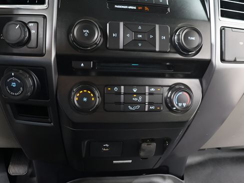 Used 2016 Ford F150 XLT w/ Trailer Tow Package RWD image 10
