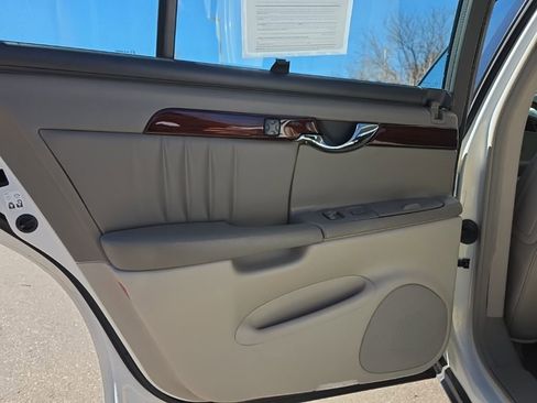 Used 2005 Cadillac De Ville DHS w/ Equipment Group image 16