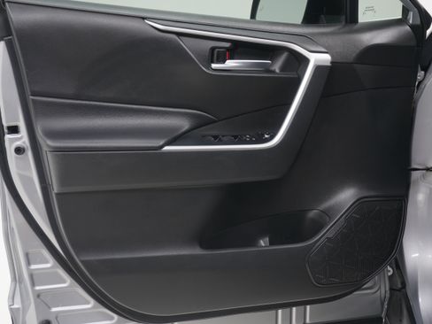 Used 2021 Toyota RAV4 XLE Premium FWD image 14