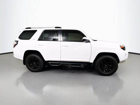 Used 2020 Toyota 4Runner SR5 AWD/4WD image 3