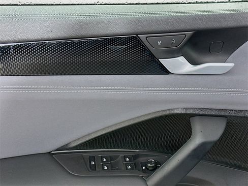 New 2025 Volkswagen Tiguan SE image 21