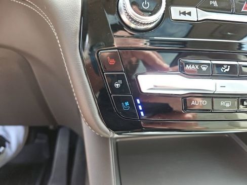 Used 2023 Ford Explorer Platinum w/ Technology Package image 30