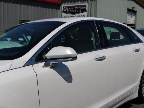 Used 2013 Lincoln MKZ FWD image 4