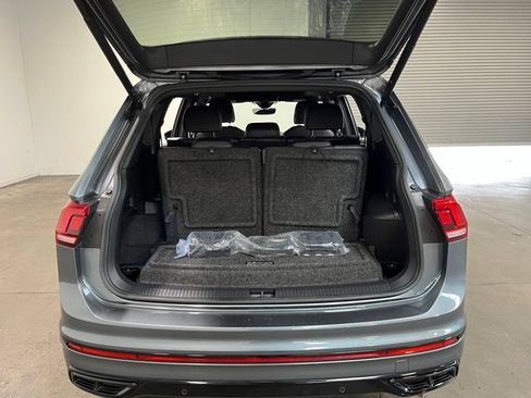 Used 2022 Volkswagen Tiguan SE R-Line FWD image 16