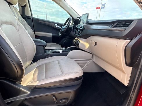Used 2020 Ford Escape Titanium image 34