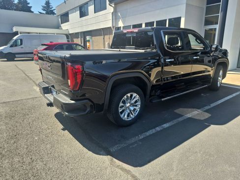 Used 2024 GMC Sierra 1500 Denali w/ Technology Package AWD/4WD image 8