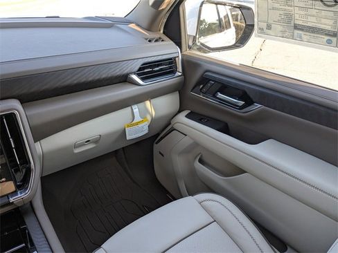 New 2026 GMC Yukon XL Denali w/ Denali Reserve Package image 19