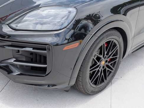Certified 2024 Porsche Cayenne S AWD/4WD image 12