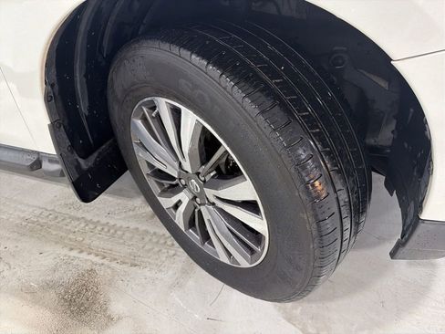 Used 2017 Nissan Pathfinder SL w/ SL Premium Package image 16