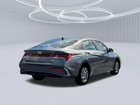 New 2026 Hyundai Elantra Hybrid FWD image 7