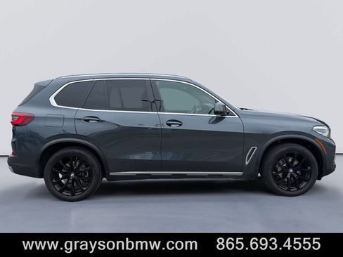 Used 2021 BMW X5 xDrive40i w/ Premium Package 2 AWD/4WD image 2