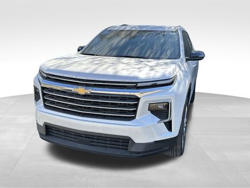 Certified 2025 Chevrolet Traverse LT image 4