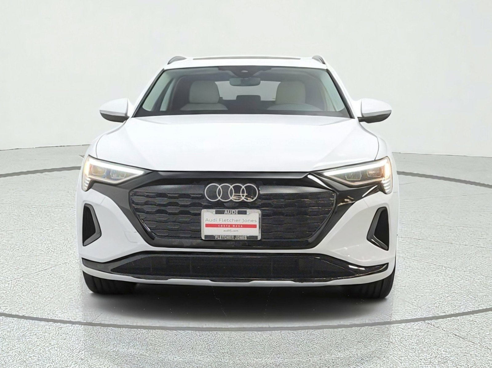 Used 2024 Audi Q8 e-tron Premium AWD/4WD image 2