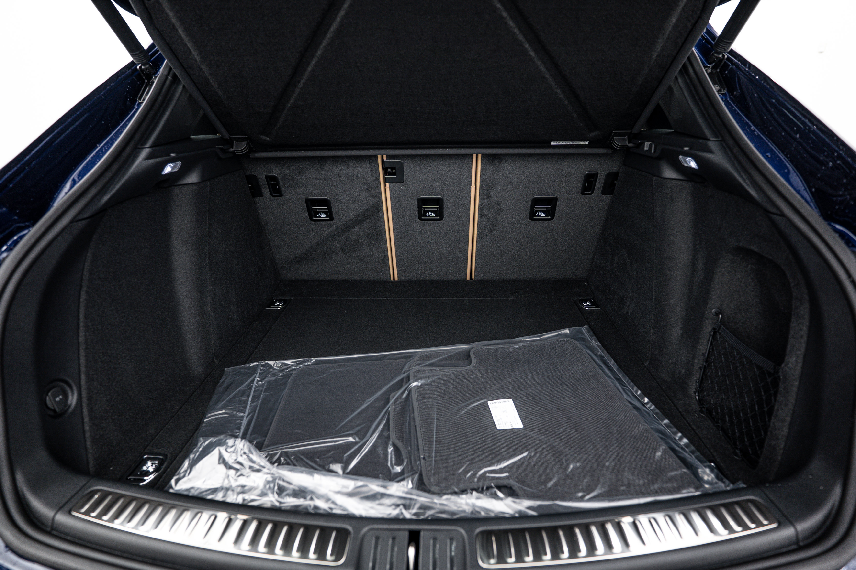 Certified 2026 Porsche Macan AWD/4WD image 25