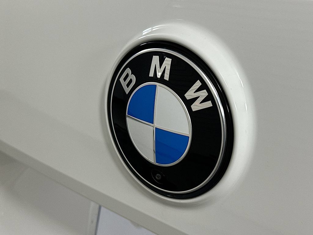 Used 2026 BMW iX xDrive45 w/ Premium Package AWD/4WD image 22