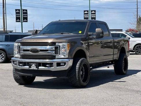 Used 2017 Ford F250 Lariat w/ Lariat Ultimate Package AWD/4WD image 3